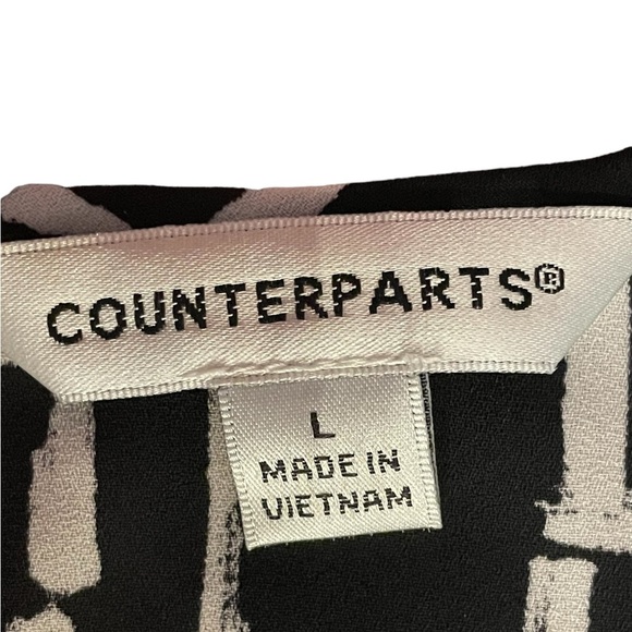 Counterparts woman’s black and white, flutter sleeve, abstract design,size large - Picture 9 of 10